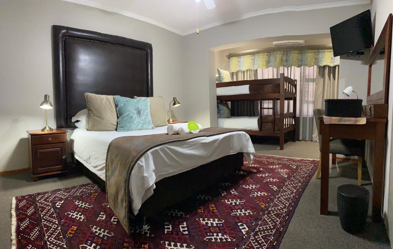 Castello Guest House, Bloemfontein Bagian luar foto