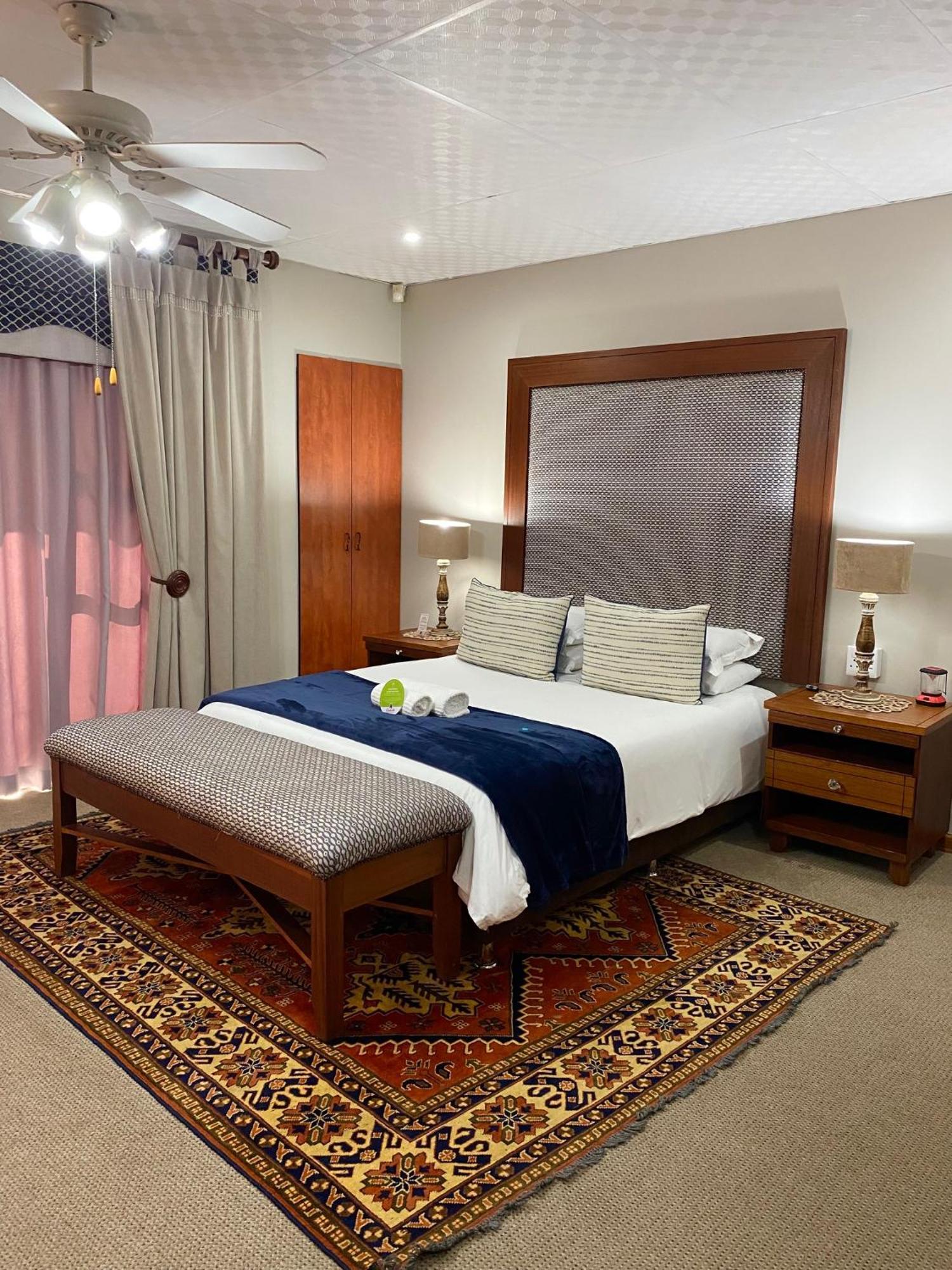 Castello Guest House, Bloemfontein Bagian luar foto